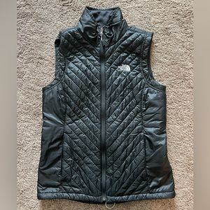 Women’s North Face vest
